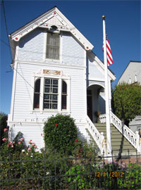 ДОМ № 5: Zibeon O Field House, 1051 Harrison Street, Stick-Eastlake, c. 1891
Владельцы дома - Chuck and Marilyn Petersen